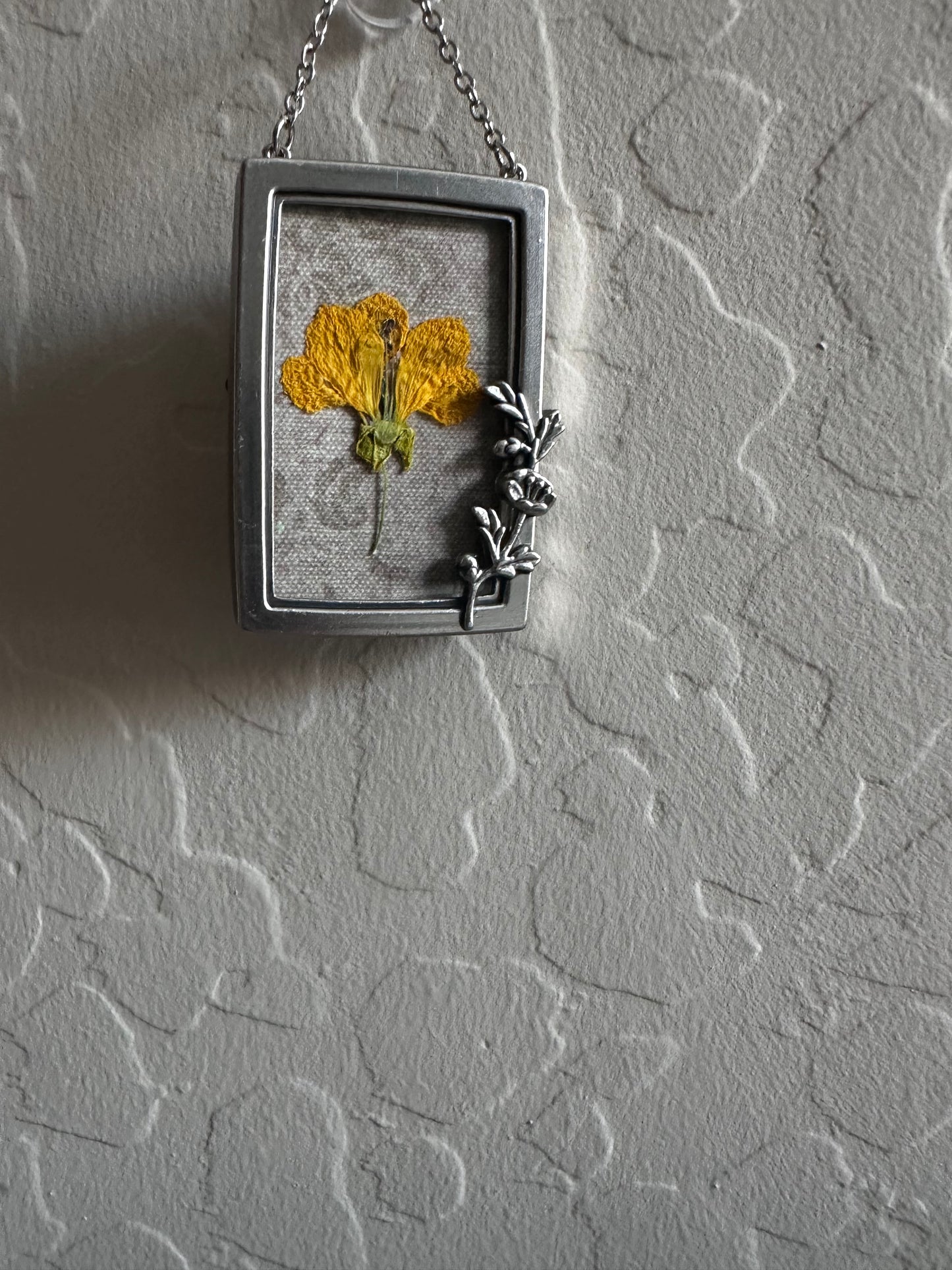 Tini floral hanging ornament