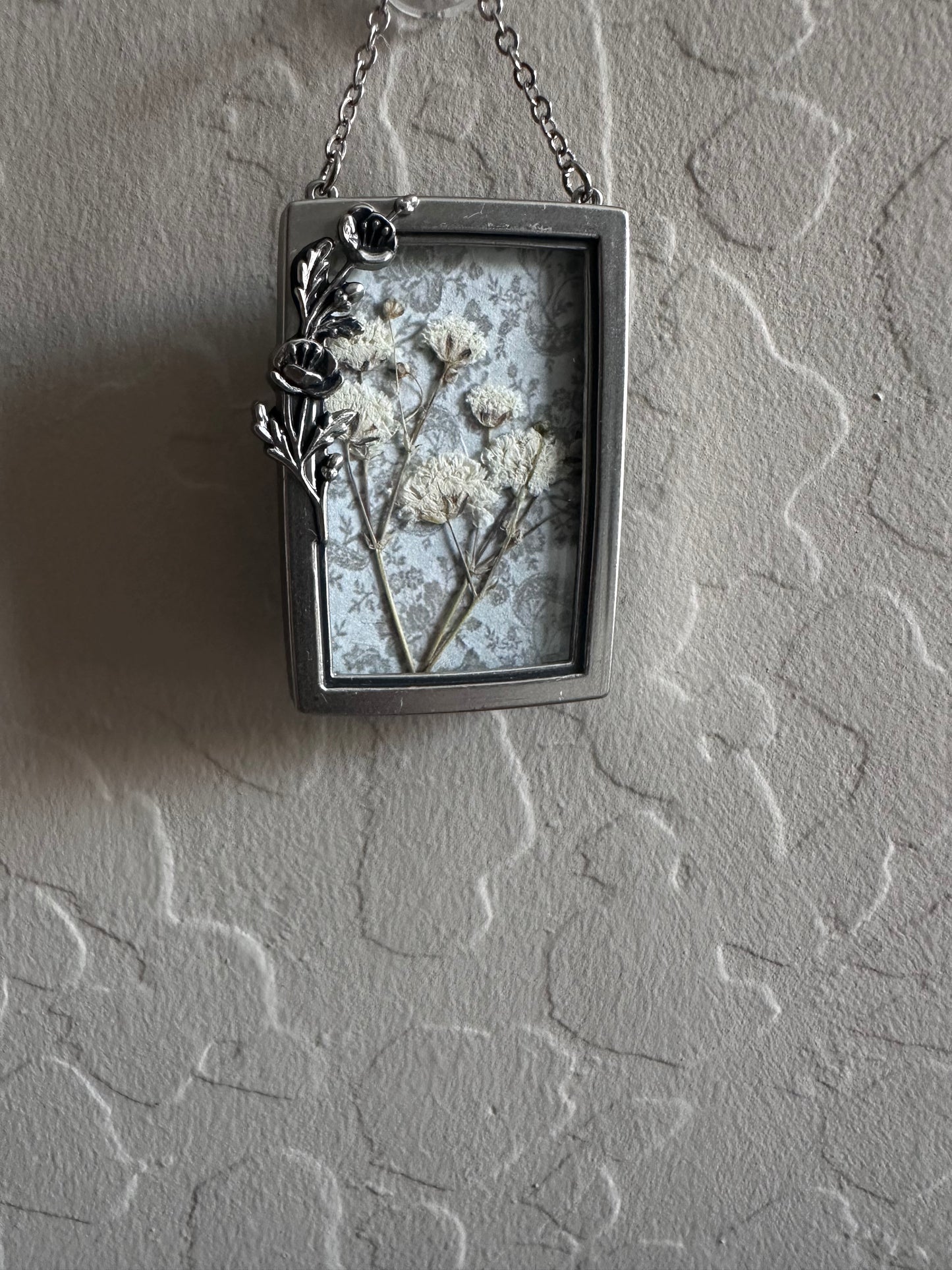 Tini floral hanging ornament