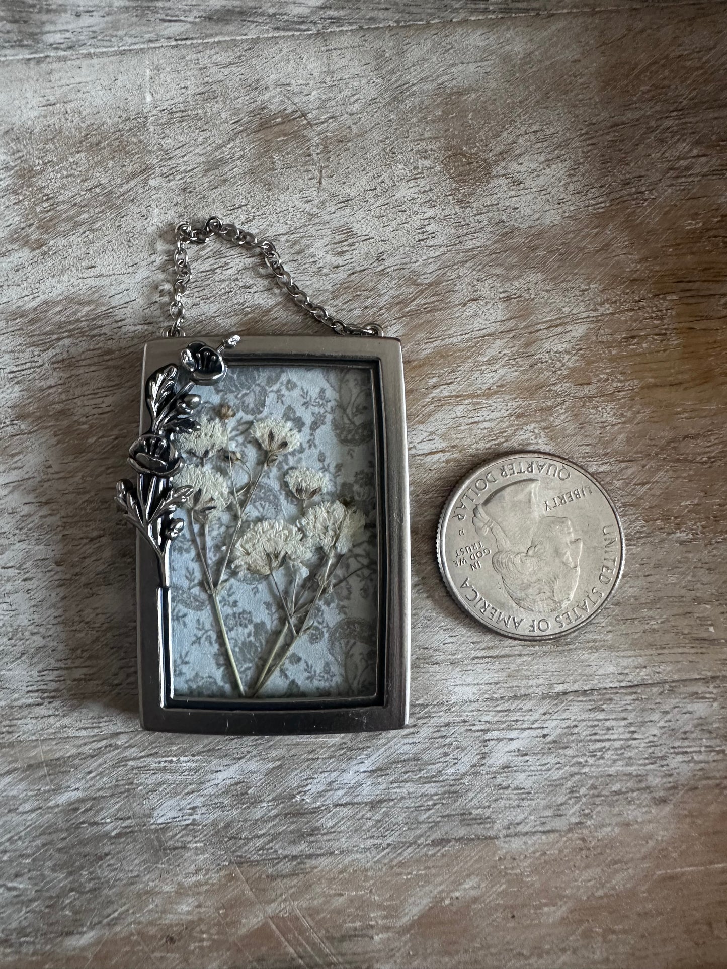 Tini floral hanging ornament